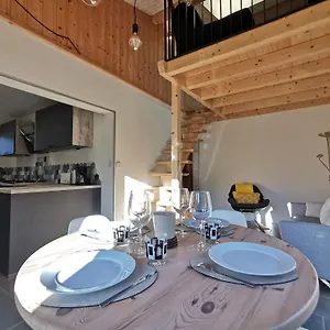 Apt Nala - Sunny Renovated Duplex - 2bed Apt - Views - Hikes Apartment
